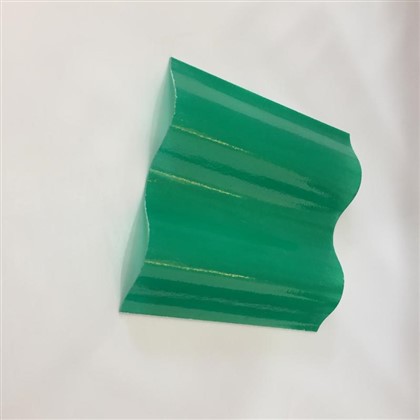 Widerstandsfähiges Schuppendach aus Faserplatten